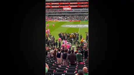 El saludo entre  Infantino, Azcárraga y Jorge Campos en el Estadio Azteca