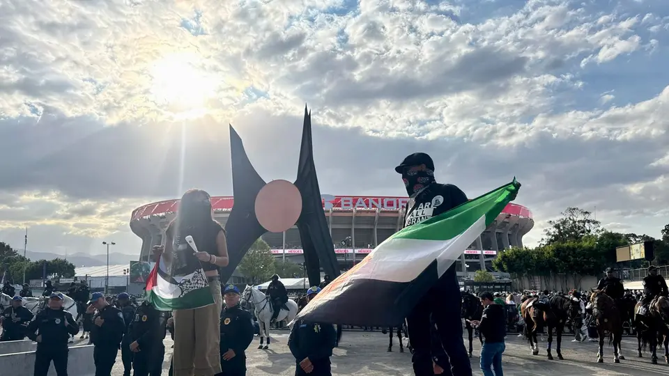 Manifestaciones coinciden con la reapertura del estadio rumbo al Mundial 2026. / Gina Sánchez