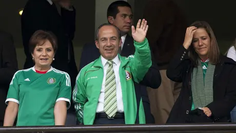 Felipe Calderón lanza emotivo mensaje por la reinauguración del Azteca