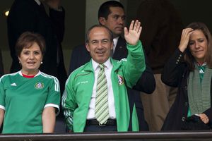 Felipe Calderón lanza emotivo mensaje por la reinauguración del Azteca