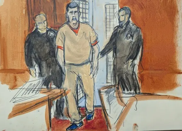 La reaparición ocurre dos días después de que un juez en Nueva York mantuviera los cargos en su contra. / AP