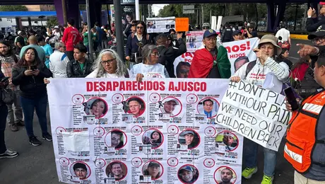 Madres buscadoras protestan en Estadio Banorte antes del México vs Portugal