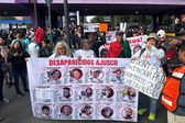 Madres buscadoras protestan en Estadio Banorte antes del México vs Portugal