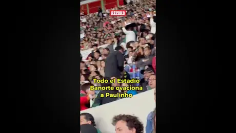 Todo el Estadio Banorte ovaciona a Paulinho