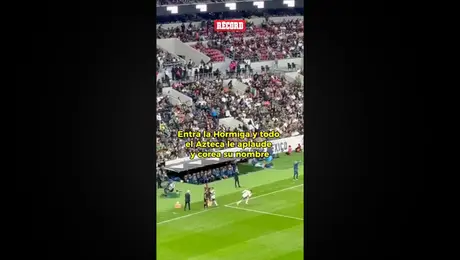 Entra Armando González y el Estadio Azteca aplaude y corea su nombre