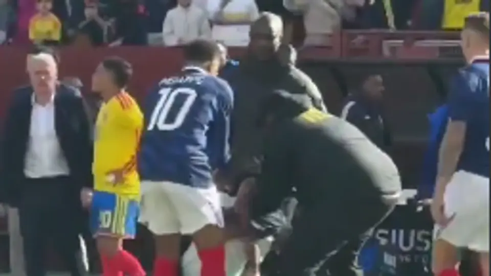Momento en que seguridad taclea a niño l CAPTURA
