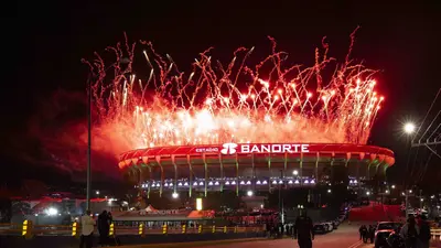 Primeras filas del Estadio Azteca con poca visibilidad al terreno de juego
