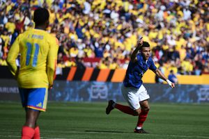 Désiré Doué en celebración tras su gol en el partido amistoso de Francia ante Colombia | AP