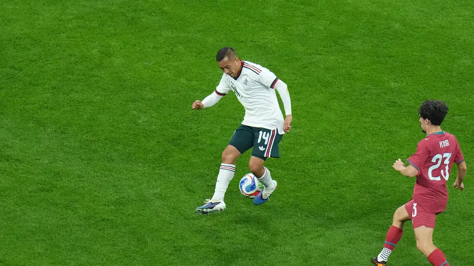 'Chiquito' Sánchez dando un pase de 'taquito' en el duelo ante Portugal | IMAGO7