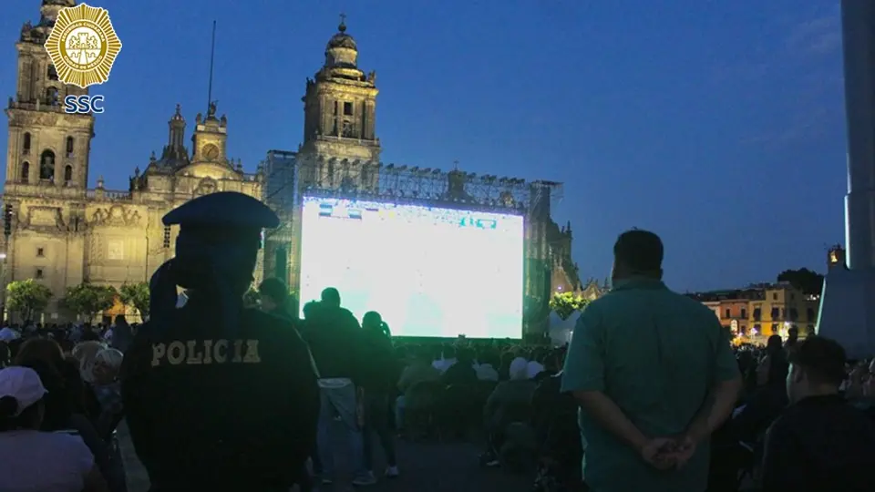 Zócalo de CDMX se llena de aficionados para ver el México vs Portugal en pantalla gigante