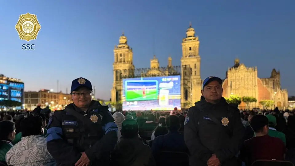 Autoridades capitalinas resguardan a asistentes durante el evento futbolero. / SSC