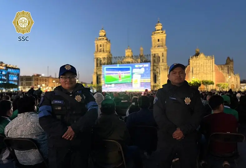 Autoridades capitalinas resguardan a asistentes durante el evento futbolero. / SSC