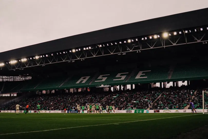 El Estadio Geoffroy-Guichard registró un récord de asistencia este fin de semana | X: @ASSEFeminines