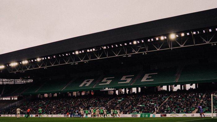 El Estadio Geoffroy-Guichard registró un récord de asistencia este fin de semana | X: @ASSEFeminines