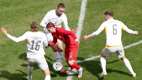 Marcelo Flores en su debut con la Selección de Canadá en el amistoso ante Islandia | AP
