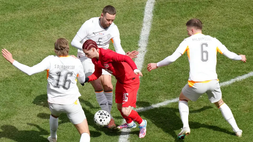 Marcelo Flores en su debut con la Selección de Canadá en el amistoso ante Islandia | AP