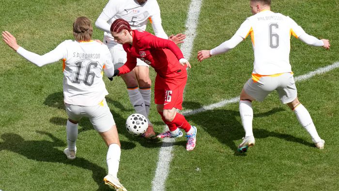 Marcelo Flores en su debut con la Selección de Canadá en el amistoso ante Islandia | AP