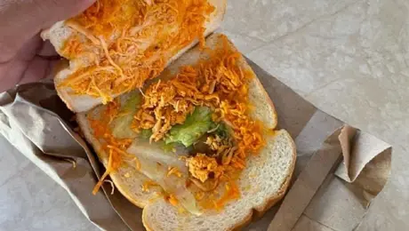 ¡De no creerse! Alumno termina en el psicólogo tras quejarse de un sándwich que compró en la escuela