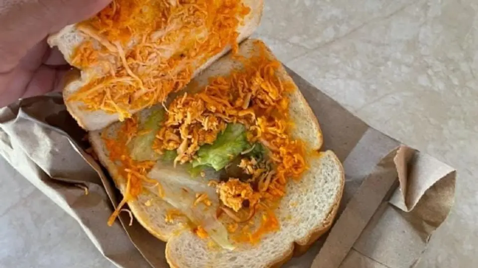¡De no creerse! Alumno termina en el psicólogo tras quejarse de un sándwich que compró en la escuela