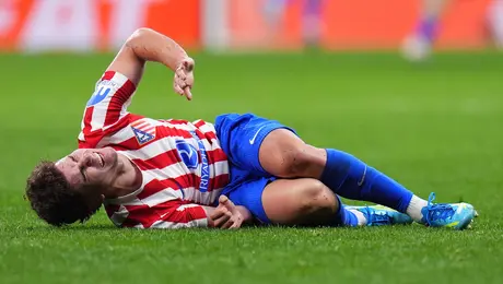 ¡Enciende las alertas! Julián Álvarez salió lesionado en el partido ante Arsenal