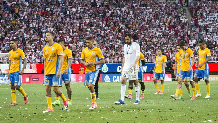 Jugadores de Tigres en lamento tras la Final del Clausura 2017 en la Liga MX | IMAGO 7