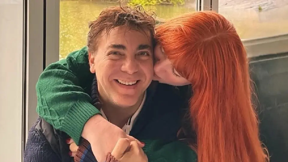 La pareja ya no tuvo problema en dejarse ver juntos en las redes sociales / FB: @kuhnemusic