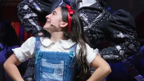 Lara Campos y Jaime Camil. / @matildamusical_mx