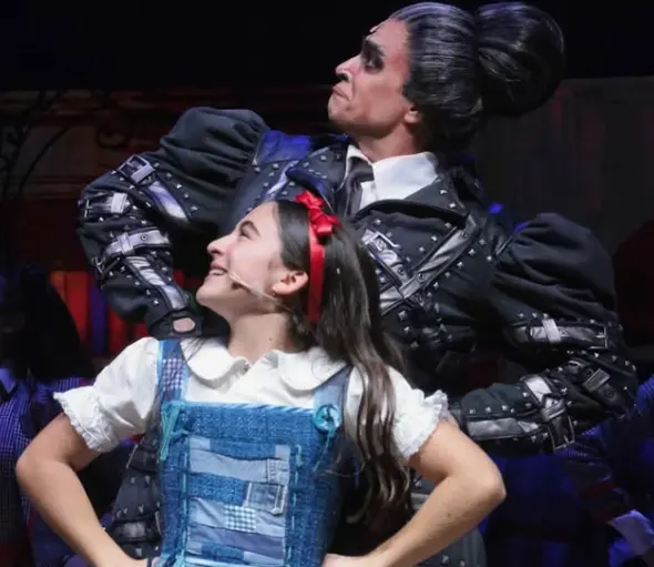 Lara Campos y Jaime Camil. / @matildamusical_mx