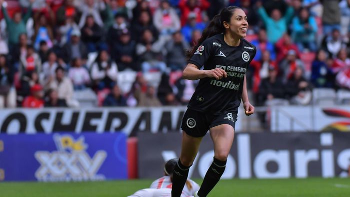 Analu Martínez en celebración con Cruz Azul en el Clausura 2026 de la Liga MX Femenil | IMAGO 7