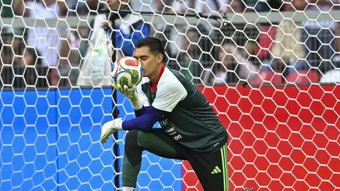 'Tala' Rangel en calentamiento con la Selección Mexicana | IMAGO 7