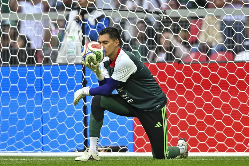 'Tala' Rangel en calentamiento con la Selección Mexicana | IMAGO 7