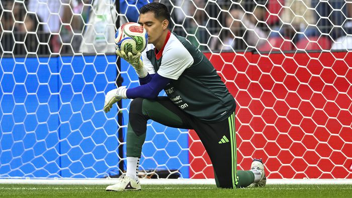 'Tala' Rangel en calentamiento con la Selección Mexicana | IMAGO 7