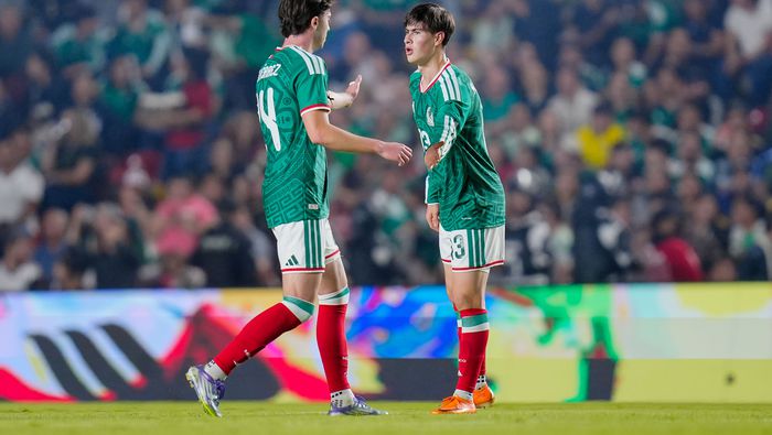 Brian Gutiérrez y Armando González en celebración con la Selección Mexicana | IMAGO 7