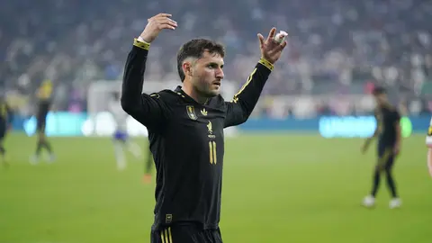 Santiago Giménez en celebración con la Selección Mexicana | IMAGO 7