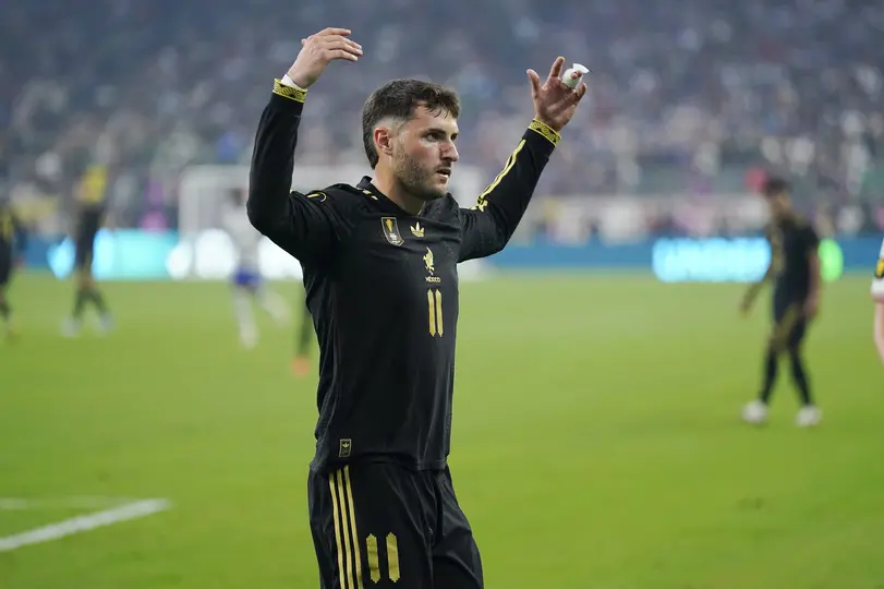 Santiago Giménez en celebración con la Selección Mexicana | IMAGO 7