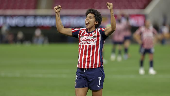 Casandra Montero en celebración con Chivas en el Clausura 2026 de la Liga MX Femenil | IMAGO 7