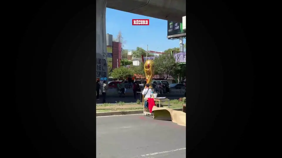 ¡Bloquean Periférico! Manifestantes protestan en contra del Mundial en la CDMX