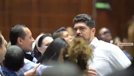 “Háganle un antidoping” Diputados de oposición arremeten contra Zenyazen Escobar tras pelea en San Lázaro