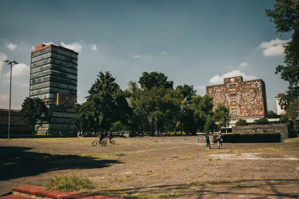 La universidad pidió no caer en fraudes previo al examen 2026. / iStock