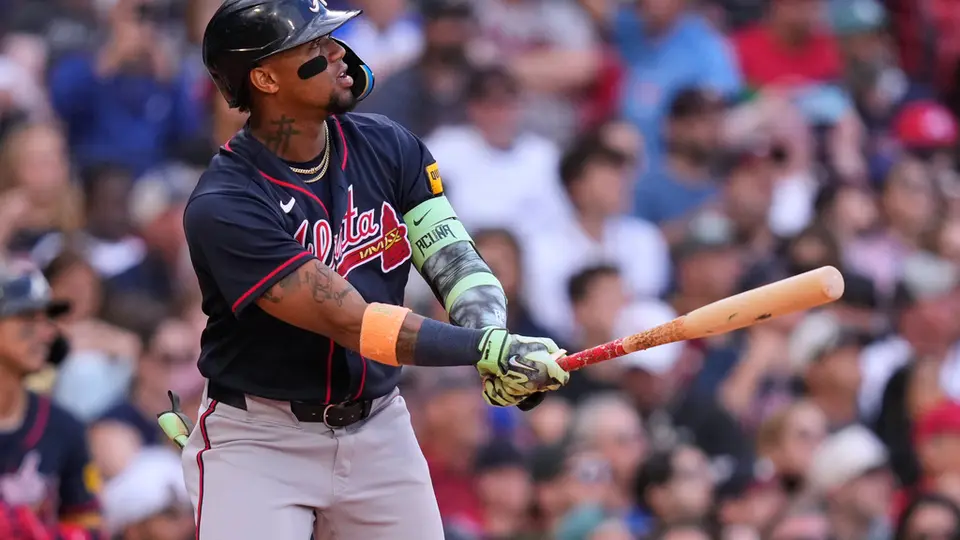 Grand Slam de Ronald Acuña ‘hunde’ a los Red Sox en el Fenway Park