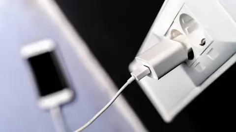 ¿Por qué se calienta el cargador de tu celular? Estas son las causas más comunes