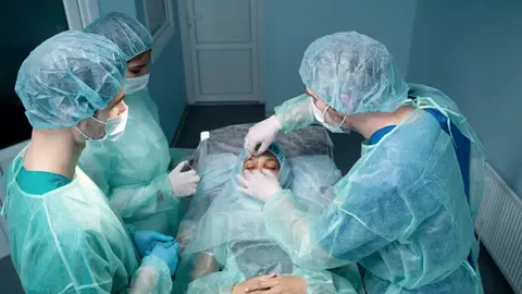 También se estarían revocando los permisos para hospitales, clínicas o consultorios / Magnific