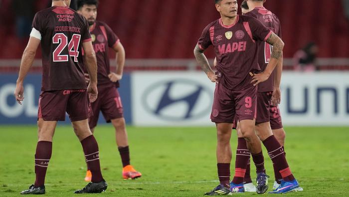 Jugadores de Lanús en lamento en la Copa Libetadores | AP