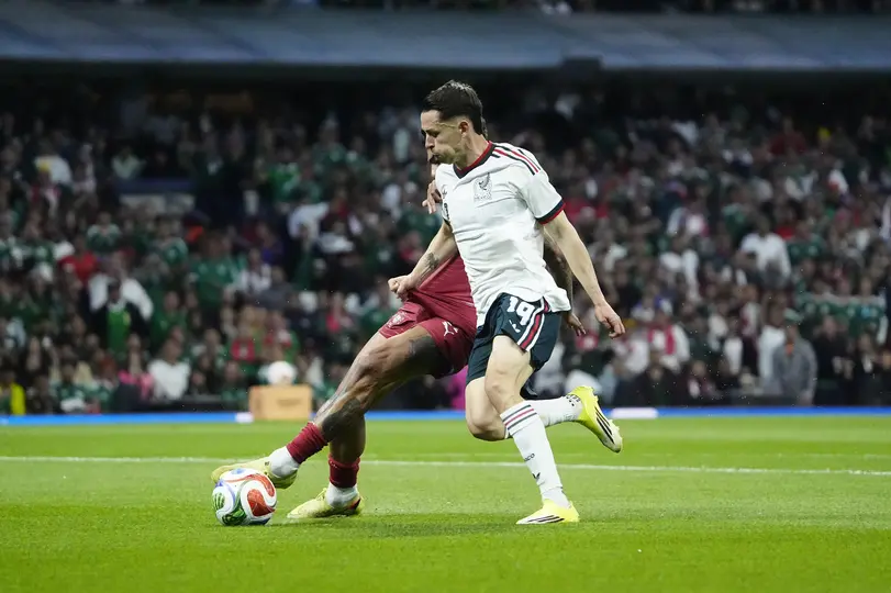 Álvaro Fidalgo en el amistoso de la Selección de México contra Portugal | IMAGO 7