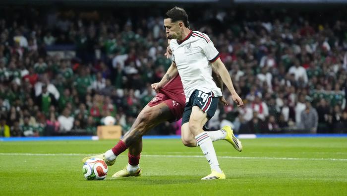 Álvaro Fidalgo en el amistoso de la Selección de México contra Portugal | IMAGO 7