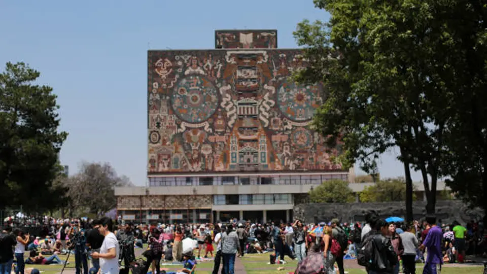 UNAM alerta por fraude con falsas respuestas del examen de admisión 2026