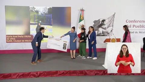 La mandataria federal entregó 4 boletos a diferentes mujeres de distintas regiones del país / Especial