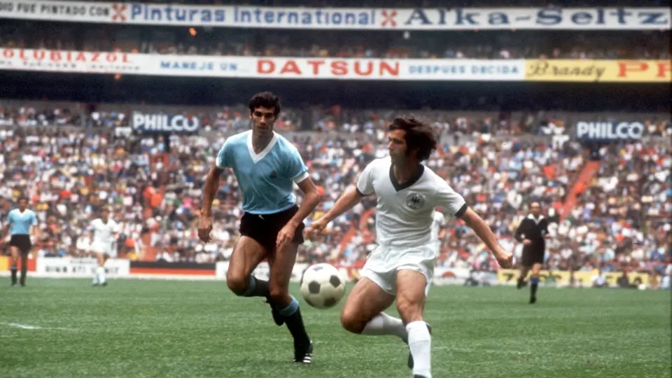 Gerd Müller, en el Mundial México 1970 contra Uruguay. l AFP