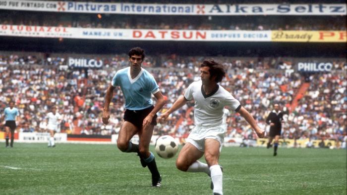 Gerd Müller, en el Mundial México 1970 contra Uruguay. l AFP