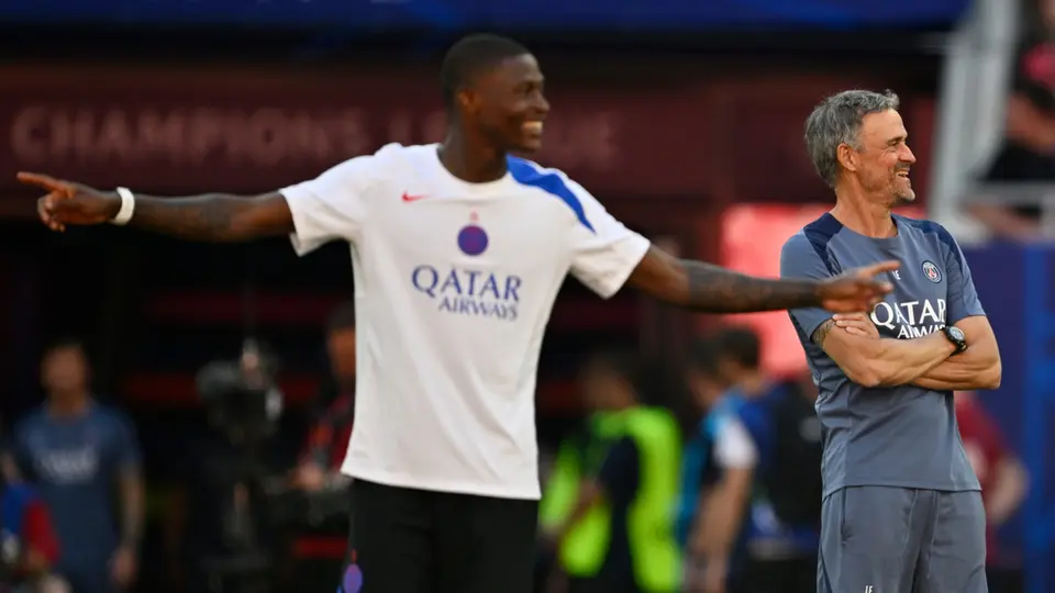 Ousmane Dembélé y Luis Enrique, del PSG | AP